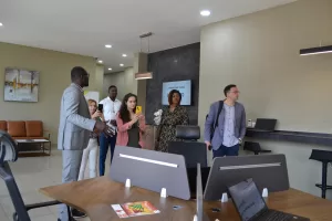 Visite des locaux avec la délégation
